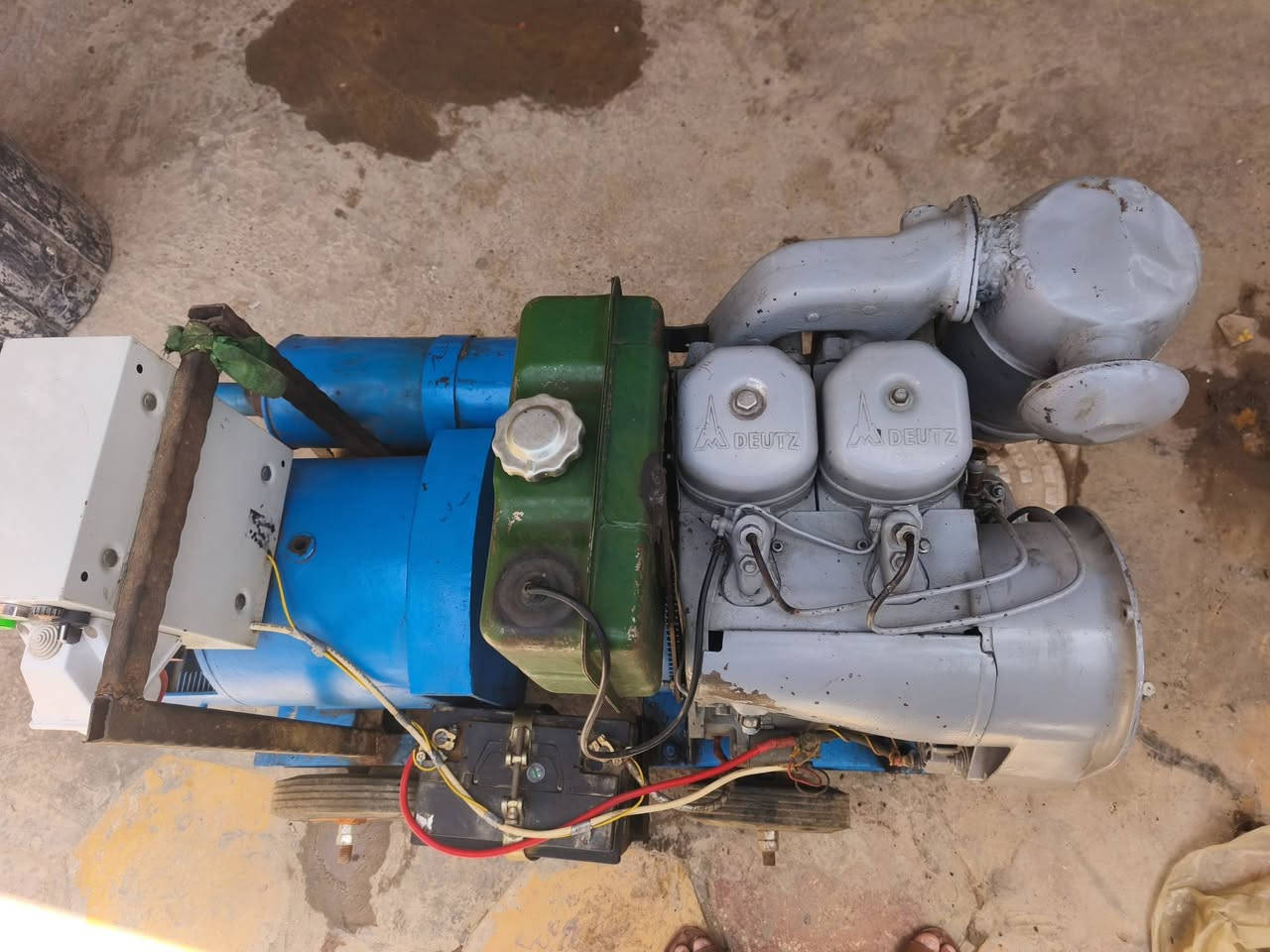 سلام عليكم 
مولدة دويز بستمين 12KV 
نظيفة للبيع سعر 2,500,000
العنوان/ نجف حرية 
***********
