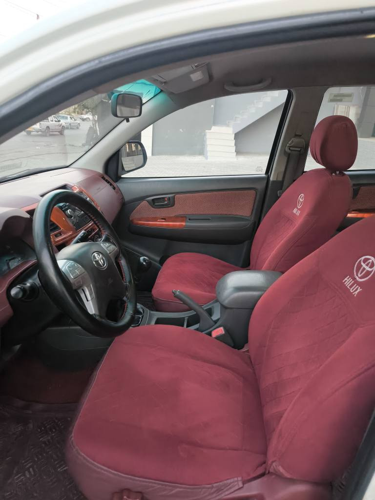 توێتا هایلۆکس 2014 پارچە ڕەش لەسەر ساقی
*********** watss app السليمانية, العراق
