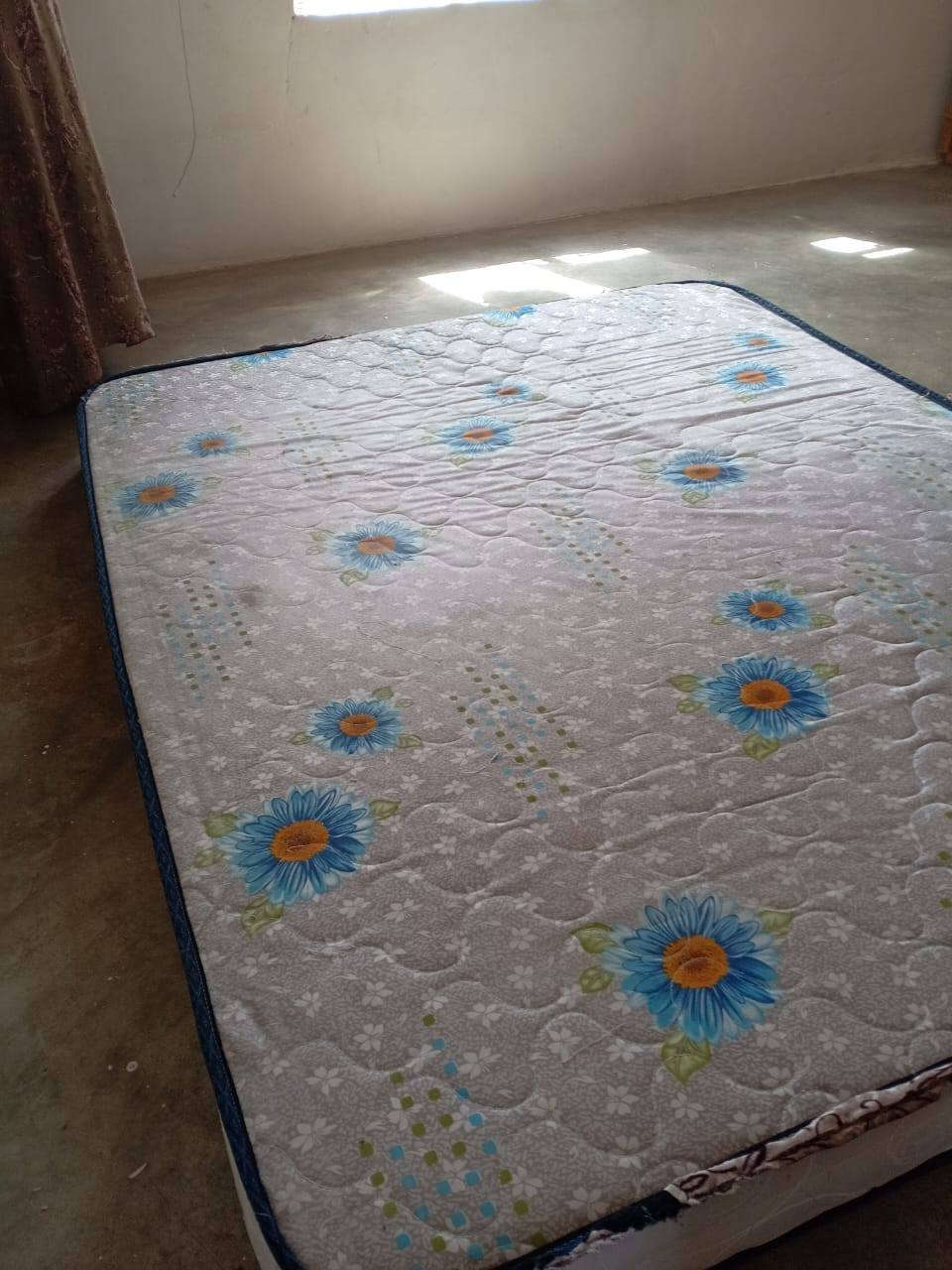 س
سلام عليكم عندي قرفه خشاب للبيع السعر 900 وبيها مجال حك  الجيه ***********
