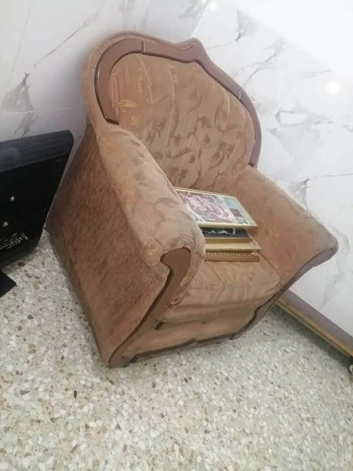 السلام عليكم
تخم للبيع صناعته تركية
يتكون من 4كراسي و2 قنفات


**إذا كنت صاحب هذا الإعلان وتريد حذفه لأي سبب، رجاءا أرسل رسالة إلى الدعم الفني**