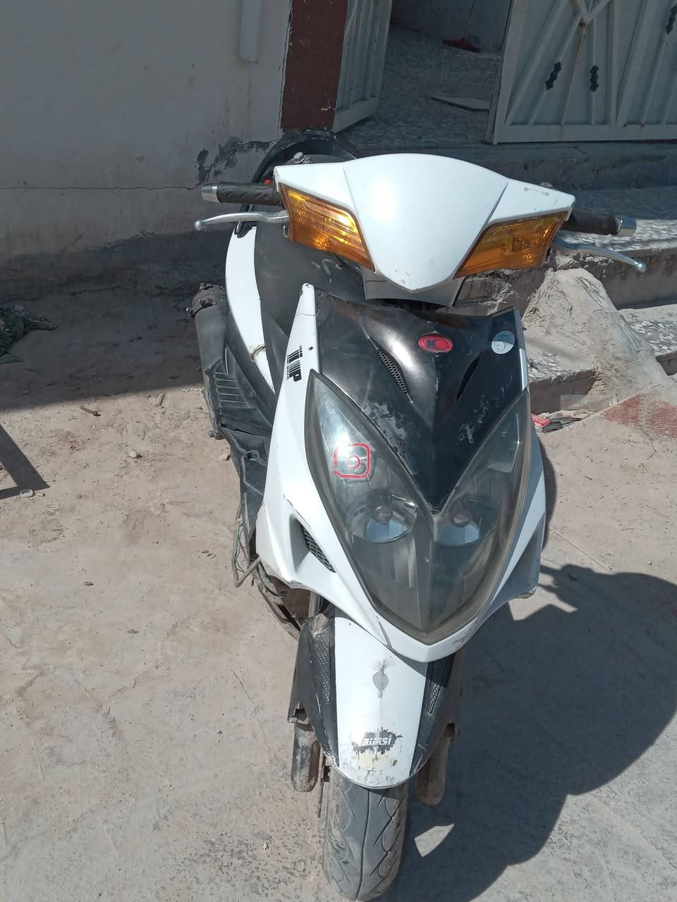 كامكو ريسنك ياباني دسك أمامي دسك خلفي مكينه مامفتوحه شرط بس صالنصه طاكه فقط دراجه خير من الله والله العظيم   
سلف كهربائاته كلها شغاله سعره 300 الف ***********
