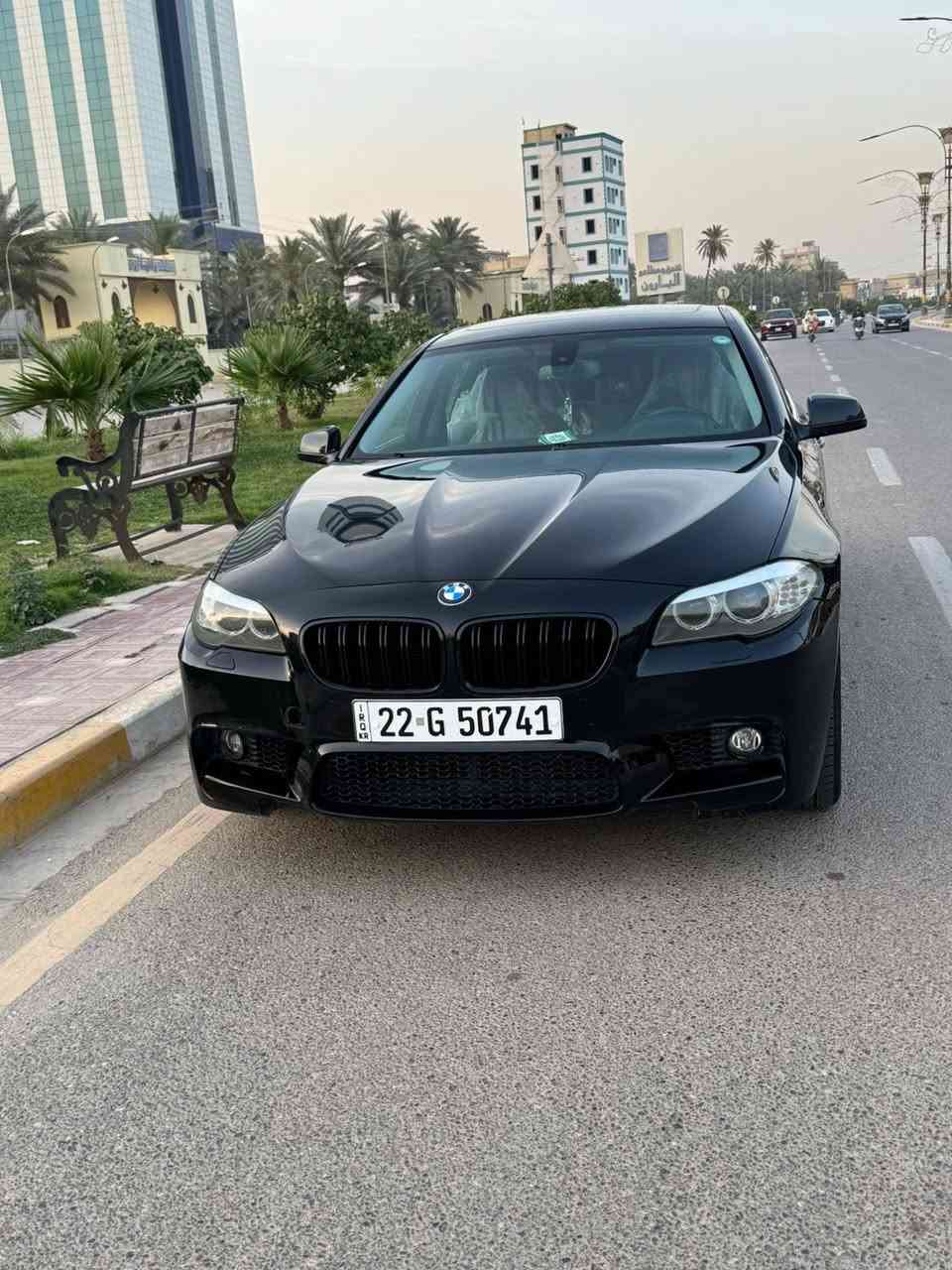 BMW 
F10 
528i
وكلت العروش 

————————-
سنت الصنع  2012

الموصفات 
فتحه 
كشن كهرباء + سترين كهرباء 
+ شفتات سترين
مثبت سرعه 
+ قفل سرعه
ذاكرت كشن 
تبريد منفصل 
قطعتين تبريد
شاشه تبريد منفصله
شاشه كبيره 
مري طي 
وضعيات قياده 
ايكو + سبورت + سبوت بلاص 
صندوك كهربائي 
اضائه قبضت الباب 
ابواب شفط 
كير كوبره 
لايت LD
السياره خليجه و بيه بعد هوا موصفات
السياره بيه قطعه وحده

***********
سعر السياره 165
