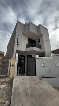 دار للبيع  بناء حديث  في حي الزهراء  المساحه 100متر واجهه ٦ونصً طابو ز...