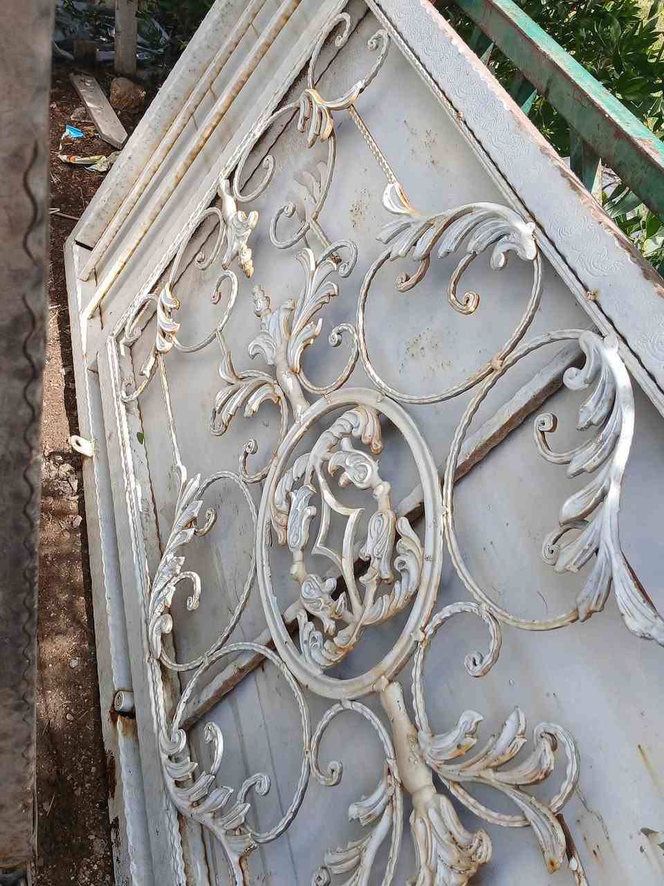 سلام عليكم باب سلايت ارتفاع مترتين ونص العرض تلاثه تفصال درجه اوله بدون سجه سعره 175 وبي مجال رقم الهاتف ***********
