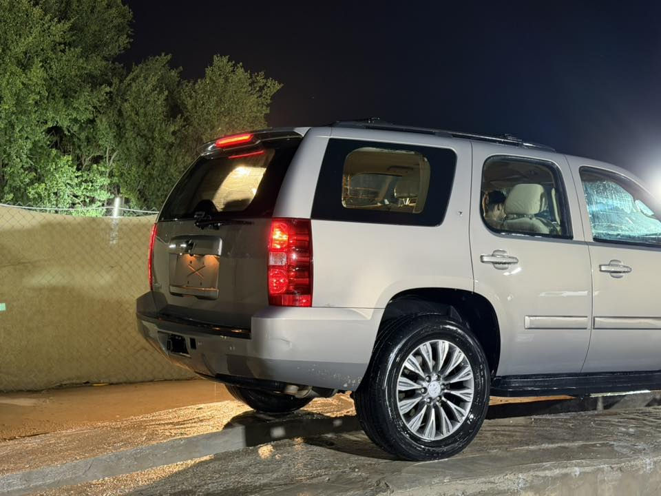 تاهو 2007
LT
كفاله من الكص 
خليجي 
منظومة زنون 
كير +مكينه كفاله 
سياره جديده بمعنى الكلمه 
السعر 90
***********
