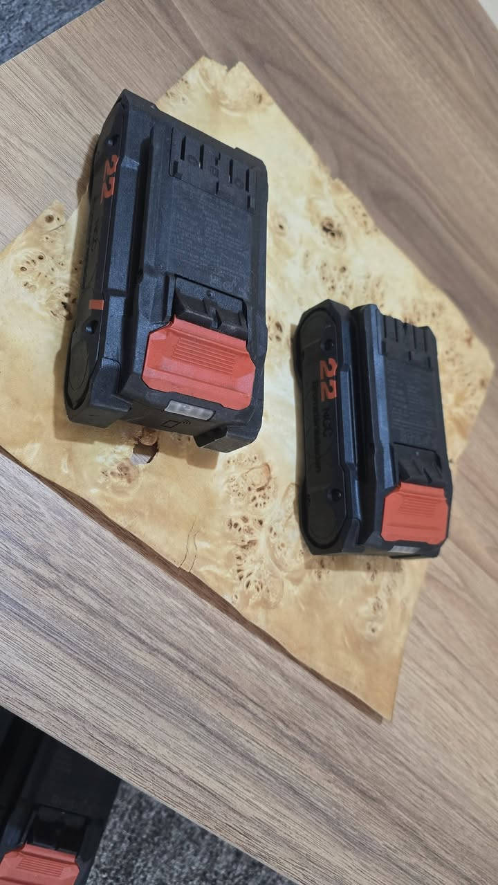 بطاريات عدد ٢ بهاذه الشكل ..***********
