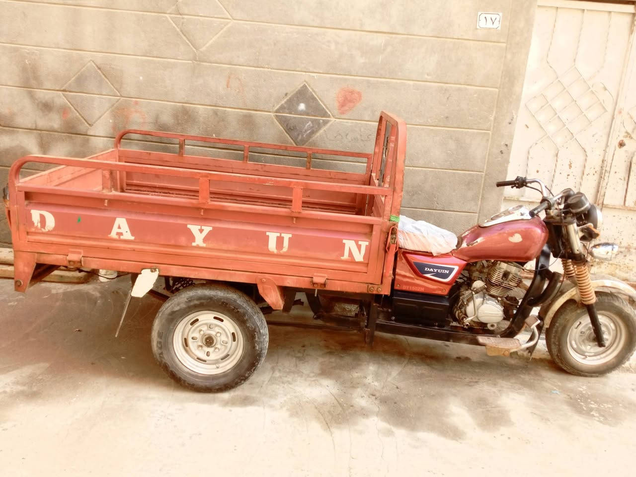 ***********
دايون اوراق أصولي مكفوله 
شاصي مكفول 2013 السعر مليون
سوق الشيوخ
