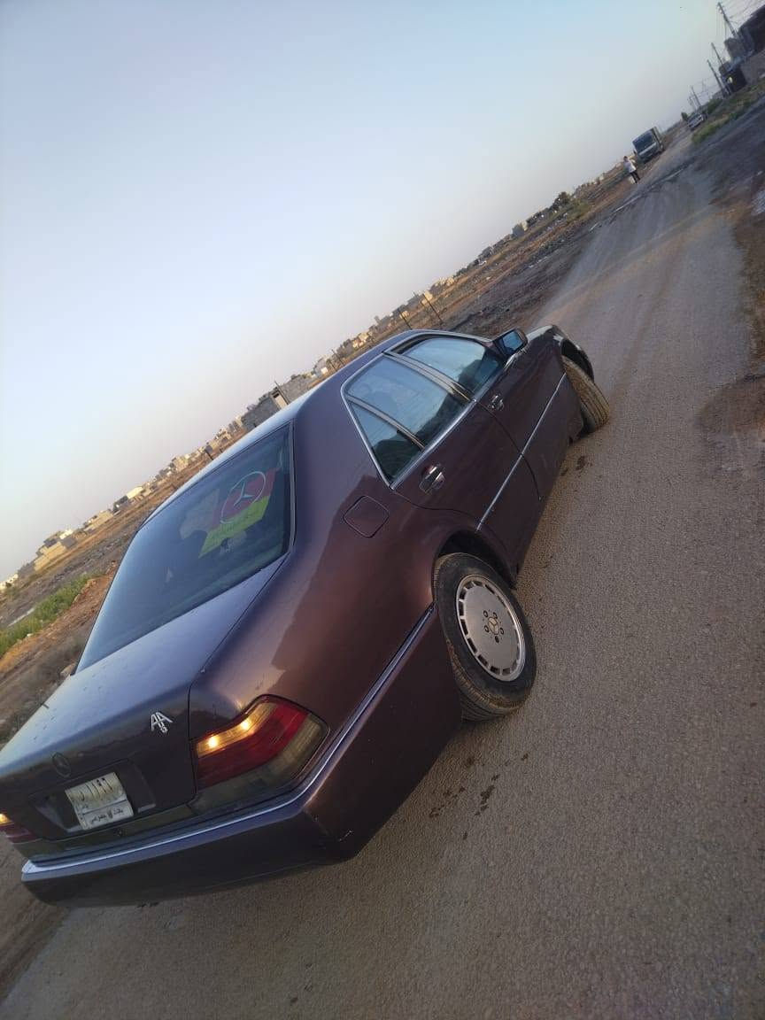مرسيدس شبح البيع موديل ٩٢ محرك عنكبوت سيارة ابلادي حلوه  لاصبغ ولا حادث سياره  نظيفه  الشراي يتصل ***********
