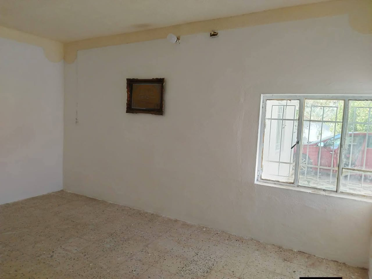 🏡 للبيع – بيت سكني في قرية كلواز
فرصة لامتلاك بيت في قرية كلواز، مقابل مدرسة تهامة الابتدائية المختلطة ومتوسطة أرض الحضارات المختلطة، وقريب من محطة وقود الوجيهية.

مواصفات العقار:

📍 الموقع: قرية كلواز.

📜 السند: طابو ملك صرف.

🚪 يحتوي على 3 مداخل.

📐 المساحة الكلية مع القطع: 800 م².

📏 المساحة على أرض الواقع: 1000 م².

🏠 مساحة البناء: 300 م².

📞 للاستفسار والمعاينة: ***********
