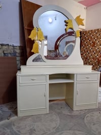 ميز مراية • اوف وايت • نضيف جدا