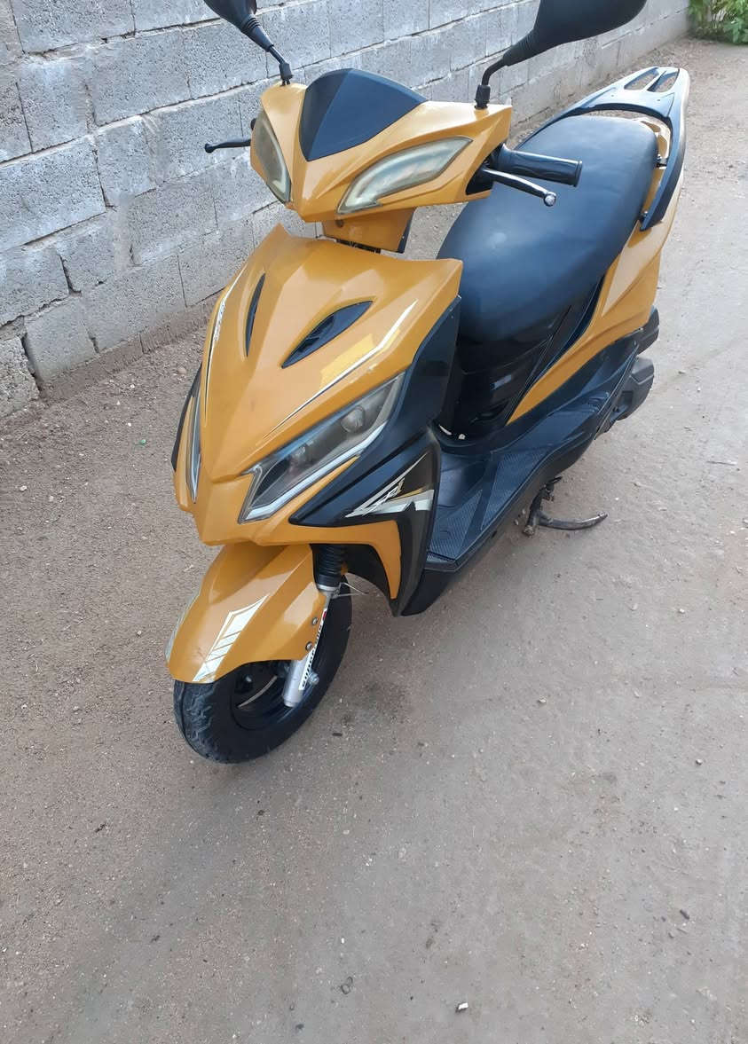 من رخصة الادمن
دراجة سكنس ٢١ للبيع 
شغالة وجاهزة محرك نشاط تمام
دبلين كشر بلادي بريكات تختم تاير 
دراجة حلوه ونضيفة السعر 550 وبي 
مجال للشراي للاستفسار الاتصال 
***********
