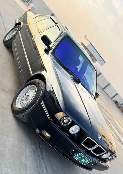 موديل 1993 شرط تحويل و وكالة /وكالة عامة مطلقة باسمنا شرط تحويل سنوي اخضر 
الشرعي موجود / تحويل 100‎%‎ 
محرك 525  كبس دجتال گير عادي
گيرو محرك بشرط اربع تايرات جديد بلباكيت 
سلايت+ تبريد +  استيرن ارباك 
سيارة نشاط فووول درجة ممتازة
لايتات القة ويالة عنكبوت اصلي بي ضربة خفيف من صندوق بجم كبس حدادية 90‎%‎ كهربائيات شغال شرط سيارة حلوة و گاعدة جام كهربائي 
دبلات بونيد و صندوق ✅بطارية جديد جام امامي بولورايس رياضي اسبورت گيجات كل شغال استوب ABS //// سعر 48 ورقة و بي مجال قليل مكان سيارة ناحية قصروك تابع شيخان اذا شراي خابر و تدلل ***********
بي واتساب مواصافتها كل مكتوب عل منشور رجاءن لاتعبني و لاتعبك و سلام عليكم و رحمة الله و بركاتة
