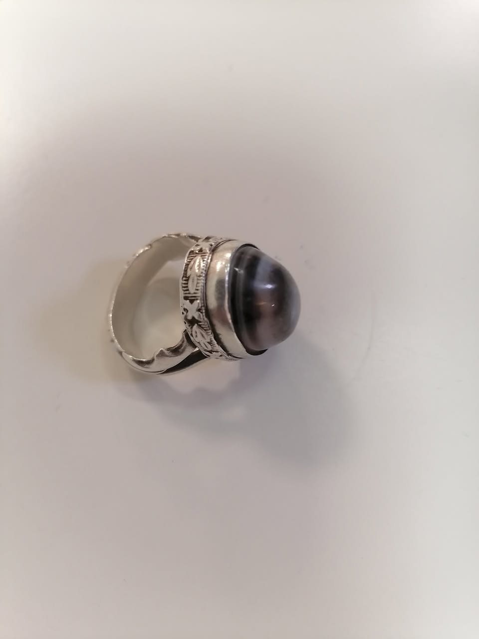 اللهم صلي على محمد وال محمد  خاتم من الجزع  صياغه ثقيله قياس الخاتم 24
*********** 
السعر 100 الف
