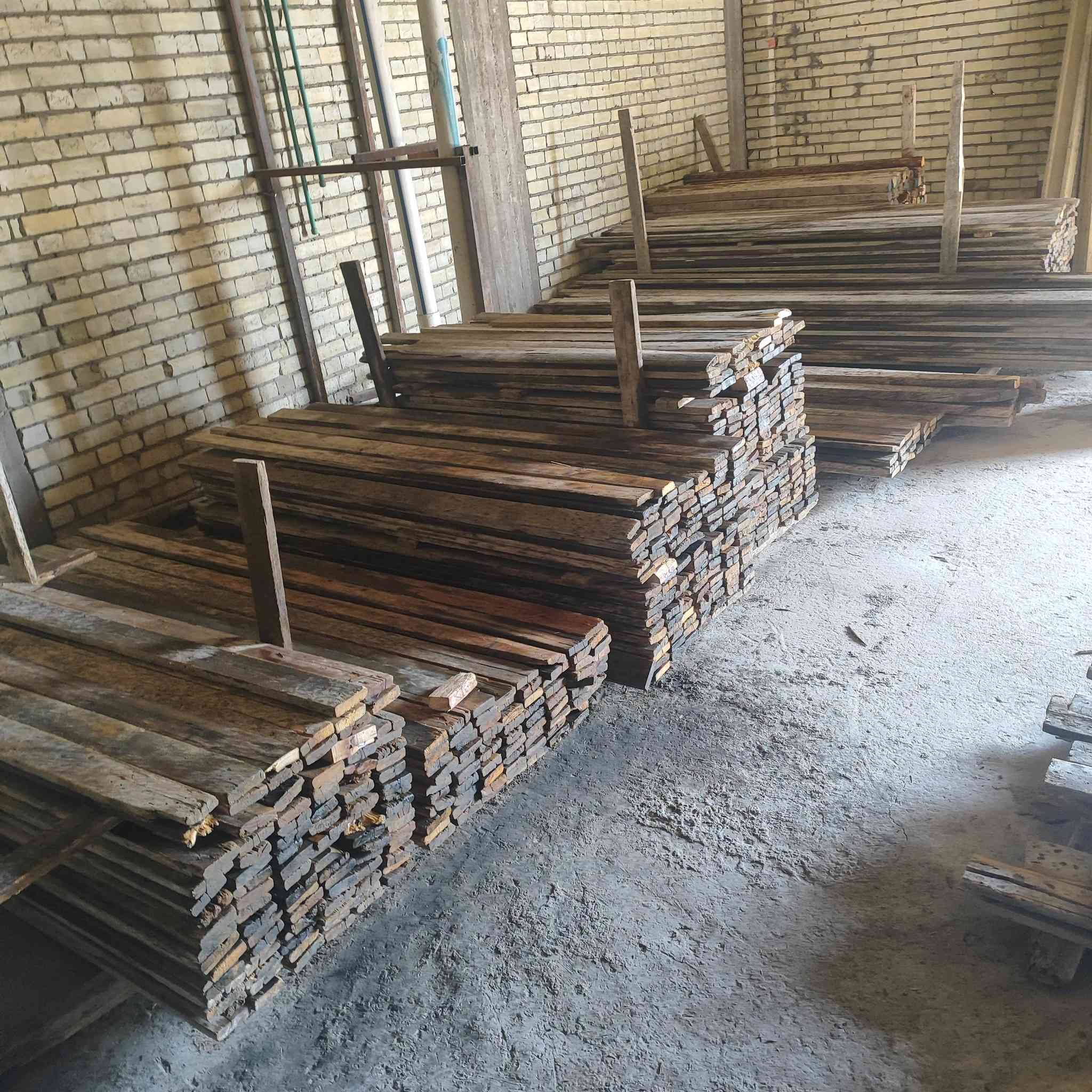 سير 3*3 وسير 2*4 وسير 4*4 ولوح وبلاويد مستعمل للبيع جميع القياسات متوفر لدينا العنوان بغداد *********** / ***********
