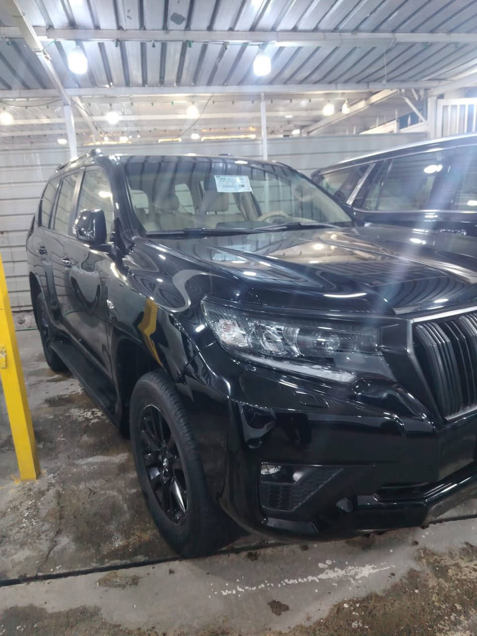 السلام عليكم بيع او مراوس
برادو 2023 خليجي ماشية 46 الف كيلو لون اسود رقم شمالي الجديد مكفولة كفالة عامة تحويل او وكالة مواصفات TXS مد نايت :
1_بصمة 
2_فتحة
3_كشنات جلد 
4_كشنين كهرباء 
5_تبريد 3 قطع 
6_سبير تعليك 
مكاني/بغداد 
***********
