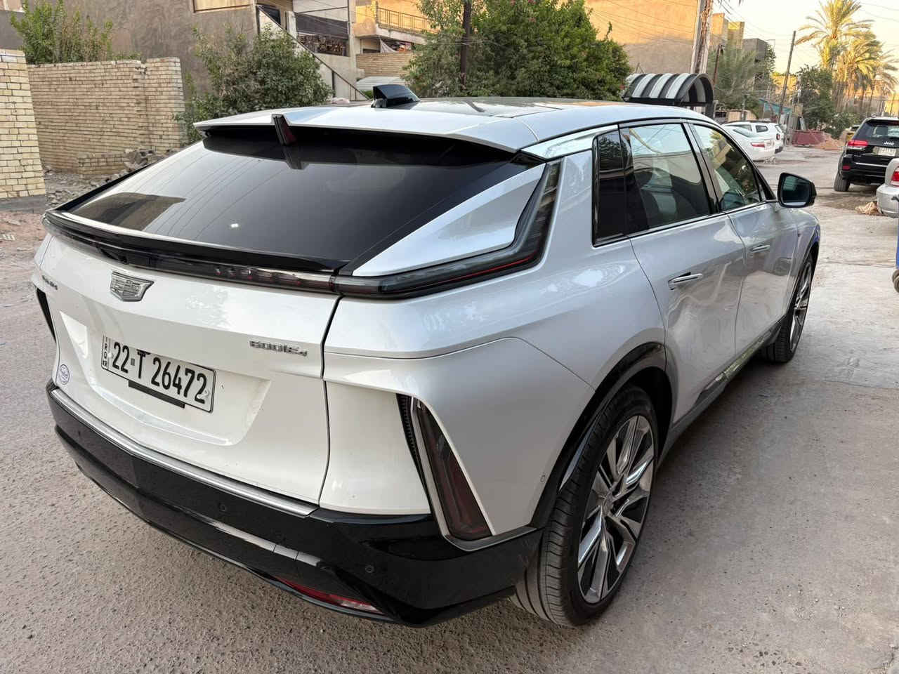 للبيع | كاديلاك LYRIQ 2024
🚘 الماركة: كاديلاك
📅 الموديل: 2024
⚡ نوع الوقود: كهربائية بالكامل (EV)
🔋 سعة البطارية: 102 kWh
📍 المدى بالشحنة: حتى 530 كم تقريبًا (حسب الفئة وظروف القيادة) �
💪 القوة: من 340 إلى 500 حصان حسب نظام الدفع والفئة. �
⚙️ ناقل الحركة: أوتوماتيك (دفع كهربائي مباشر)
🎨 اللون: أبيض لؤلؤي مع سقف أسود
🛞 جنوط رياضية كبيرة
🌞 سقف بانورامي
📺 شاشة بانورامية 33 إنش
🎵 نظام صوت AKG فاخر
📷 كاميرات 360°
🅿️ حساسات أمامية وخلفية
📱 شحن لاسلكي للهاتف
🔑 تشغيل بصمة ودخول ذكي
🛡 أنظمة أمان متقدمة: مثبت سرعة ذكي، المحافظة على المسار، مراقبة النقطة العمياء، وفرملة طوارئ أوتوماتيكية. 
بابتين مبدلات اصليه عل فحص
رقم اربيل اب اسمي
مكان سياره بغداد عامريه
السعر 380 بيها مجال شراي يتصل فقط 
***********
