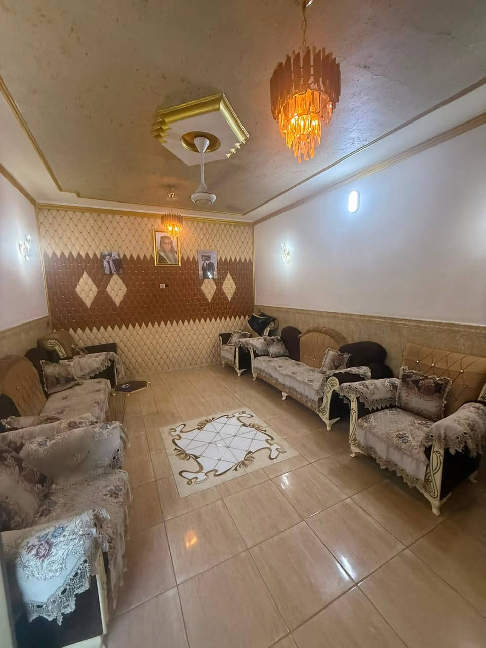 للبيع مساحة 125 
4 غرف نوم الواجهة 6 وربع 
السعر 270 وبي مجال 
طابو صرف سكني 
العنوان العلام قرب جامع السجاد
الاستفسار الاتصال على حليم   ***********

