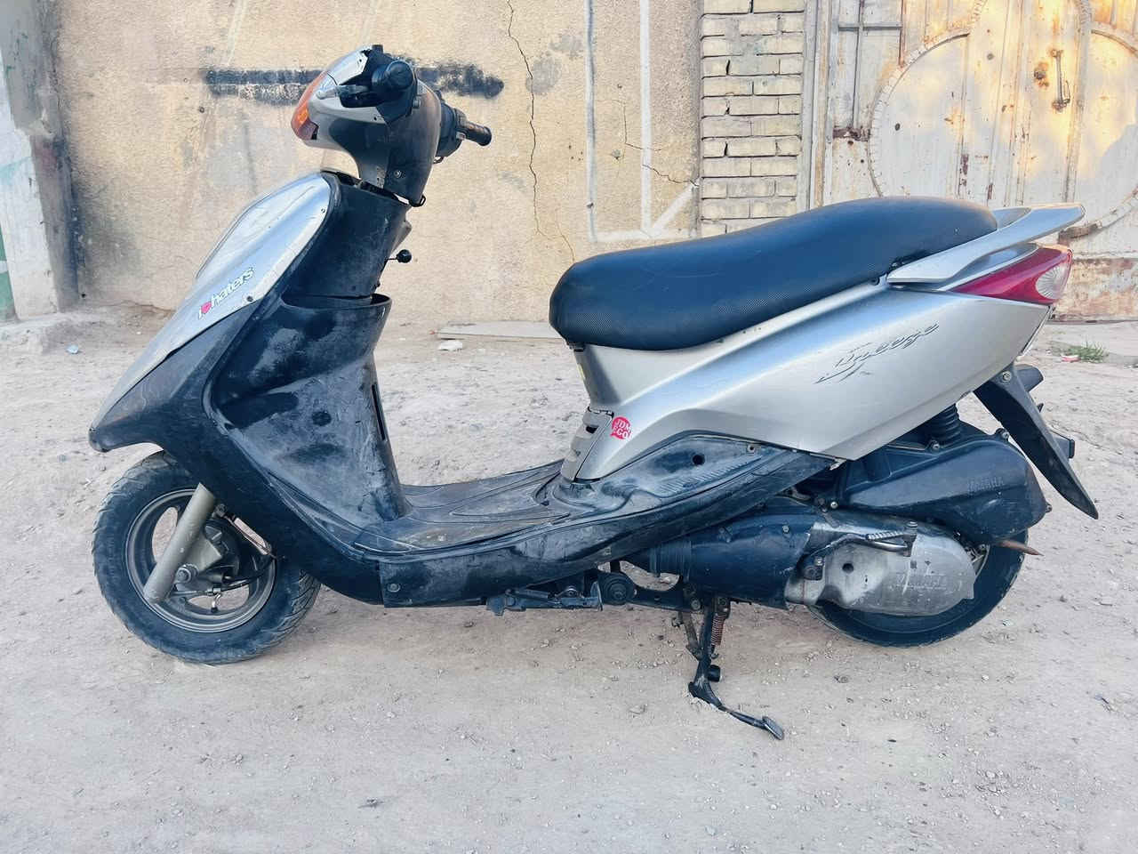 دراجه بريز  للبيع كامله مابيهه اي نقص محرك مكفول مامفتوح ناعم شلعه ومعدل  حلوه كهربائيات كلهه شغاله كيج بانزين كيج سرعه لايت عالي ناصي اشاير كلهه شغاله كفرات اصلي دبلات شغاله طسه ناعمه دراجه جديده وكلهه كامله السعر (550) مكاني بغداد مدينة الصدر (هاتف :***********)
