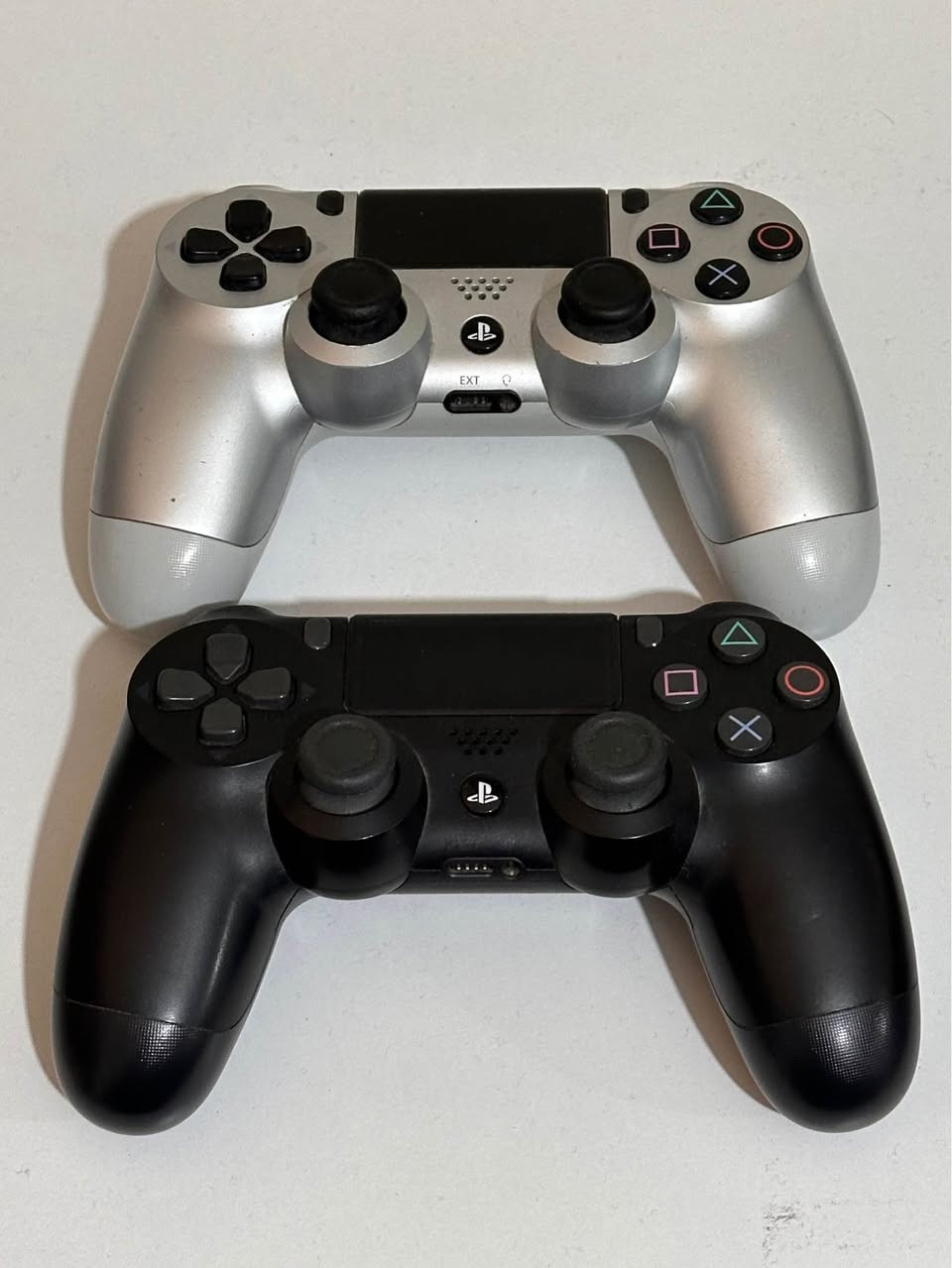 Playstation 4 fat 
jailbroken 
System software 9.00
2 joysticks
Contact me on WhatsApp *********** أربيل, العراق
