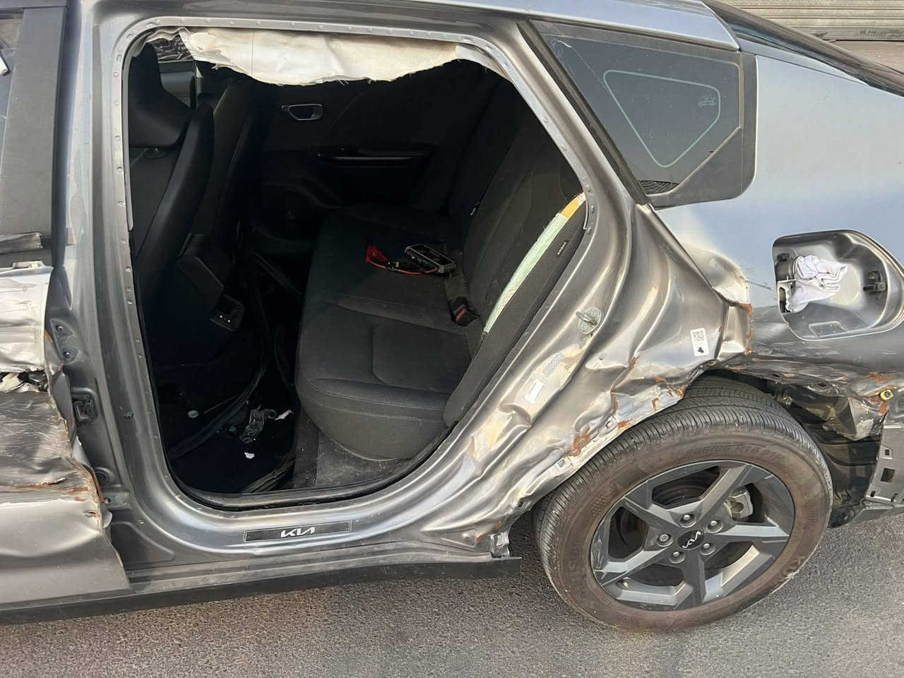 السلام عليكم كيا K4 للبيع نفس ما واضحه بصور ابيعه ع حادثه موديل 2025 سياره السعر 130 *********** المكان بغداد الشعب
