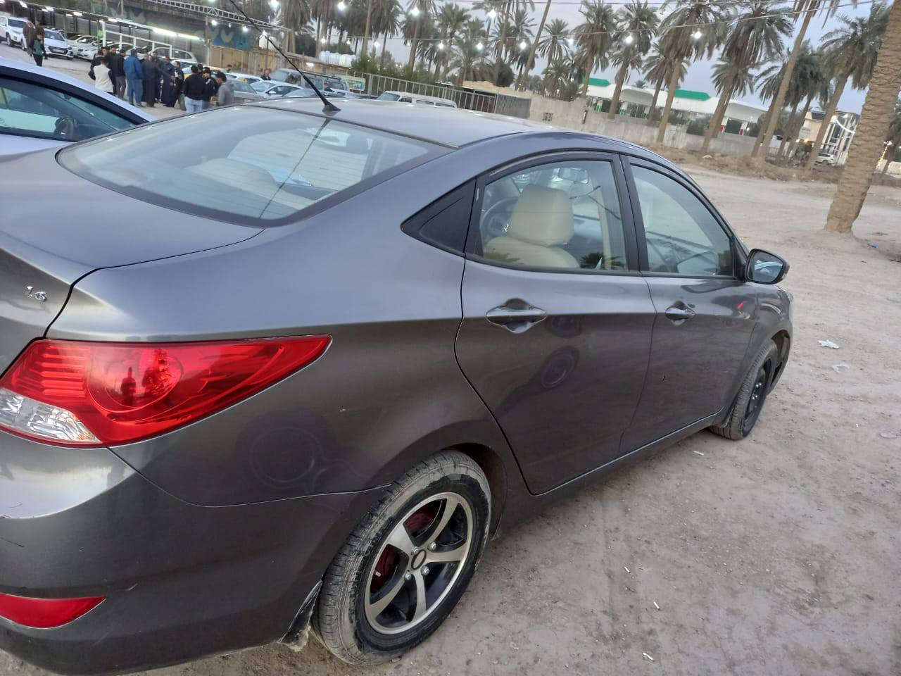 السلام عليكم
هونداي أكسنت موديل 2015 خليجي 
محرك 1600 قطرتين 
رقم بغداد انكليزي /هزة جديدة
بأسمي / شرط التحويل 
تبريده خير من الله
السعر 107 وبيه مجال حك الجيه
مكاني بغداد 
الهاتف/  *********** 
للتواصل واتساب فقط
