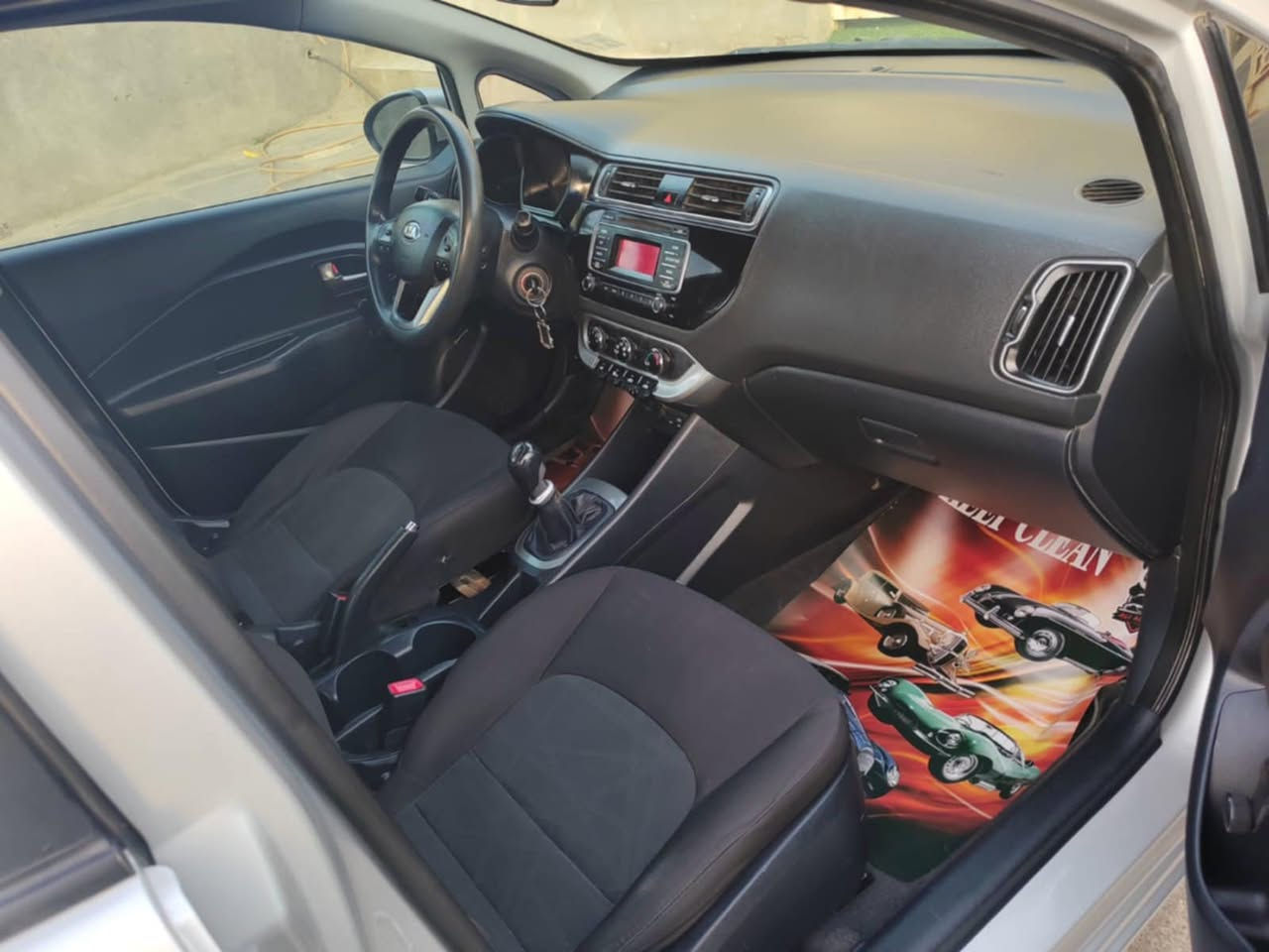 السلام عليكم 
(((كير عادي )))
ب80 وبيه مجال بسيط 
كيا ريو للبيع
موديل 2016
وارد امريكي 
حادثها فقط الدعاميات
وبيه صبغ
 شبر بالباب وشبر بالهلال الخلفي 
مكاني الناصريه مركز 
***********
