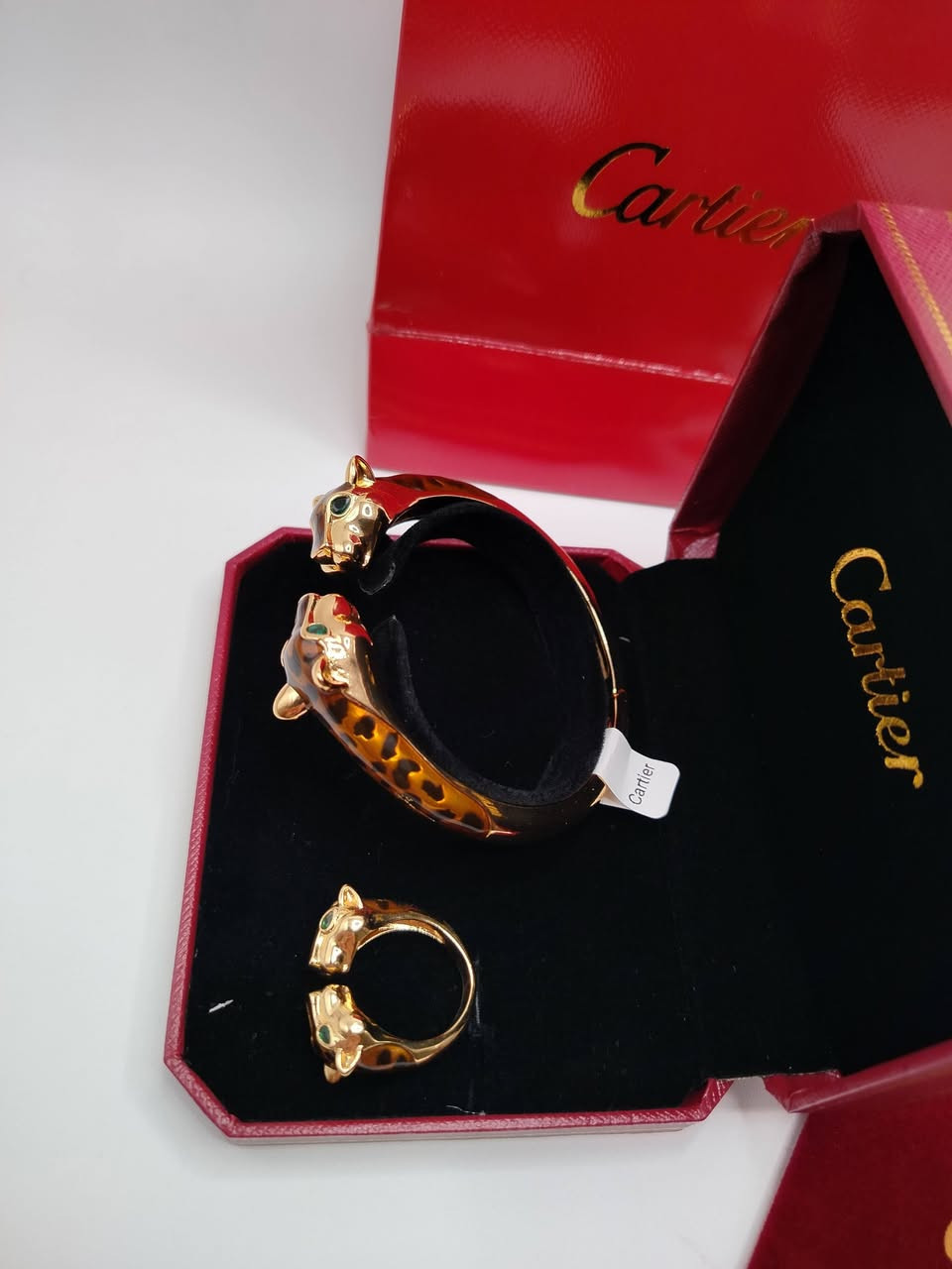 سوار ومحبس كارتير مختم مع الملحقات يوجد توصيل


**إذا كنت صاحب هذا الإعلان وتريد حذفه لأي سبب، رجاءا أرسل رسالة إلى الدعم الفني**