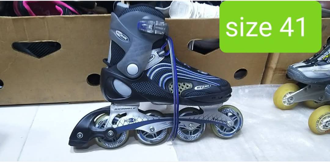 السلام عليكم
اسكيتات 

باله أصلي 

يوجد توصيل  كل صوره بيه حجم السكيت 

الاتصال ***********
