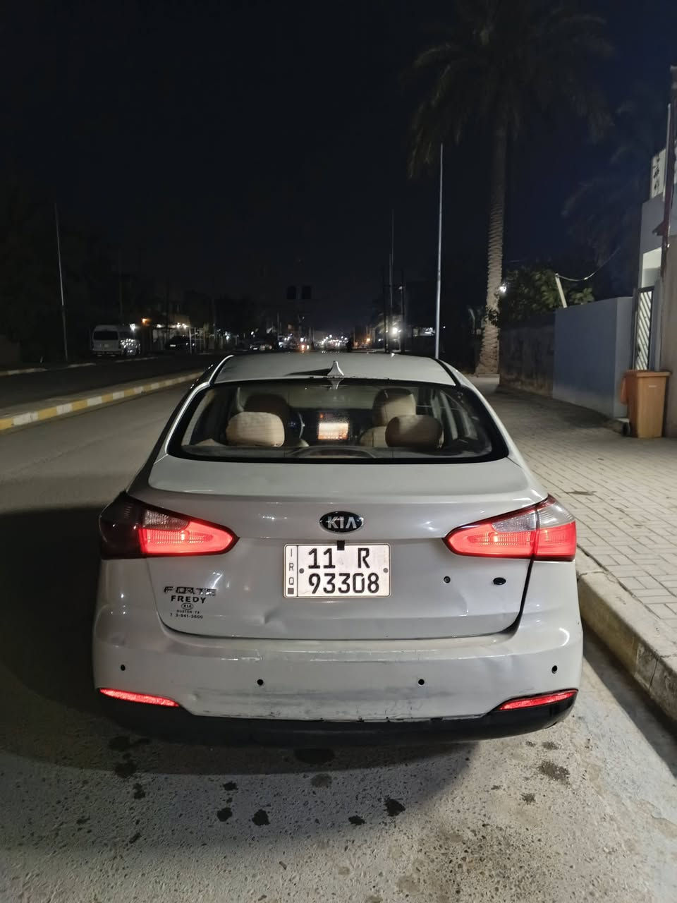 السلام عليكم حبايب كيه فورتي 2015 وارد امريكي حادثه جاملغ خلفي وصندوق خلفي عكس السايق بيه صفحه عكس السايق صبغ ومعجبون وبيه طخطخات ومناطق حالوب خفيفه البجم كبس حادثه خلفي فقط مال امريكا بدون دواخل السياره مكينه كير صدر كله جديد تخم تاير جديد مكينه والكير قبل شهر شادهن حاويه السياره جاهزه للاخير من كل النواحي ومابيه نقص ابد مكانه بغداد السعر 107 وبيه مجال حبايب المو شراي ويكسر بحلال العالم ليخابرني رجاءا كلشي اكو بالسوك  للاتصال بي واتساب ***********
