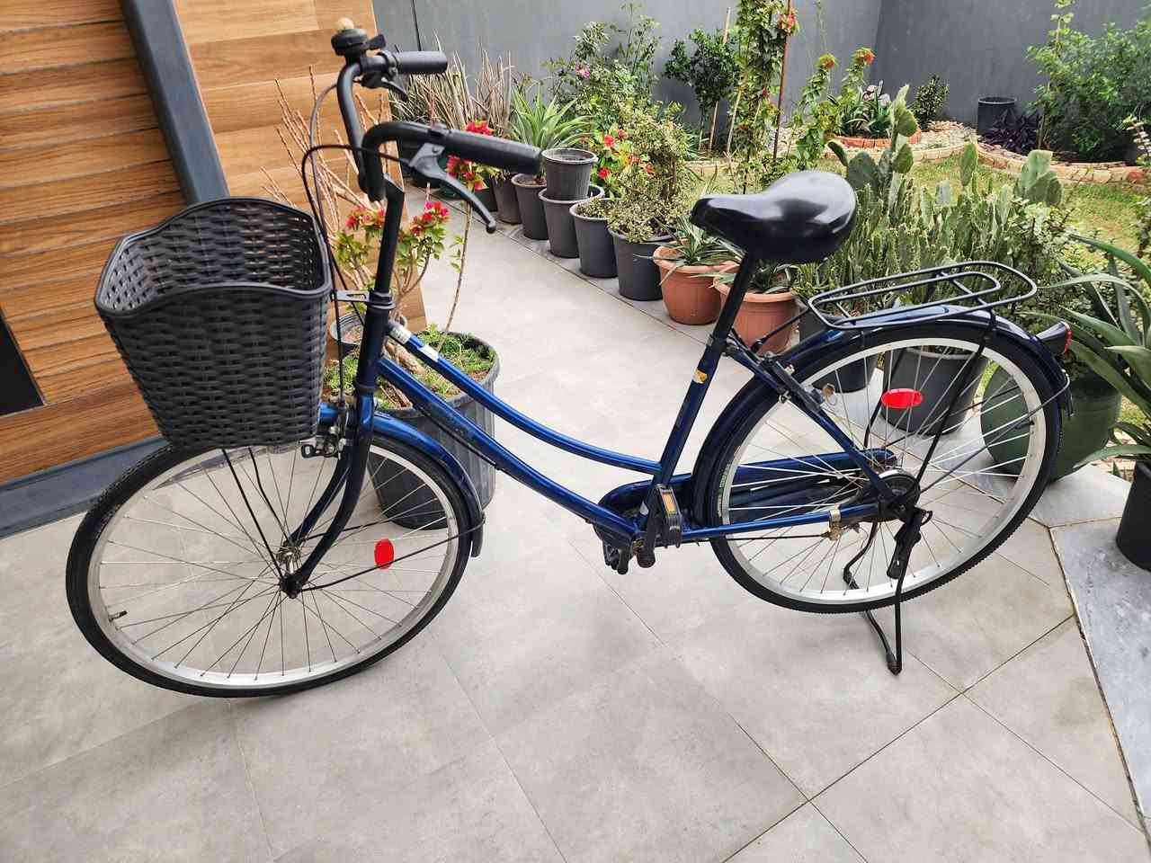 السلام عليكم بايسكل للبيع حجم ٢٦ فول نظافه مال باله السعر ٨٥  الف المكان مجمع مكي السكني هاتف ***********
