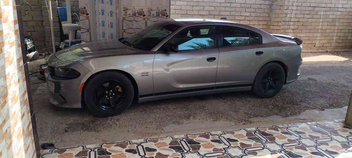 السلام عليكم
جارجر 2016 اصل  RT 
v8 5700
سياره rt معروفه مواصفاتها وارد امريكي رقم بصرة بسمي تحويل 
 ضربتها خفيفه جاملغ امامي مصلح نفسه بدون  ايرباك ولا دواخل لا شاصي ولا لغد والباقي كفاله  صور الحادث والسونار بلمنشور كلشي واضح بيها بارد بسيط ما بين هذا البارد من ضمن الحادث السياره صار عندي بيها شخط بسيط بلبابين  بعده على وضعه 
سياره نضيفه وجاهزه  تبريد جديد منضومه كامله راديتر  تبريد مع ماي جدد ولف حماوه 82 برمجه  فانات وعزم ودوانص حته على البانزين العادي  تشتغل حماوتها ما تصعد فوك 90 
تخم ويل مع تخم تاير جدد كير مكينه  كفاله  اكسل قبل يومين بدلته مال مديل 23  حداده قبل يومين بدلتها امامي وخلفي السياره جاهزه بدون نقص حته باتري وسلف جدد 
السعر 183 
مكان السياره بصرة القرنه  بني منصور 
***********
*********** وات ساب مفتوح
