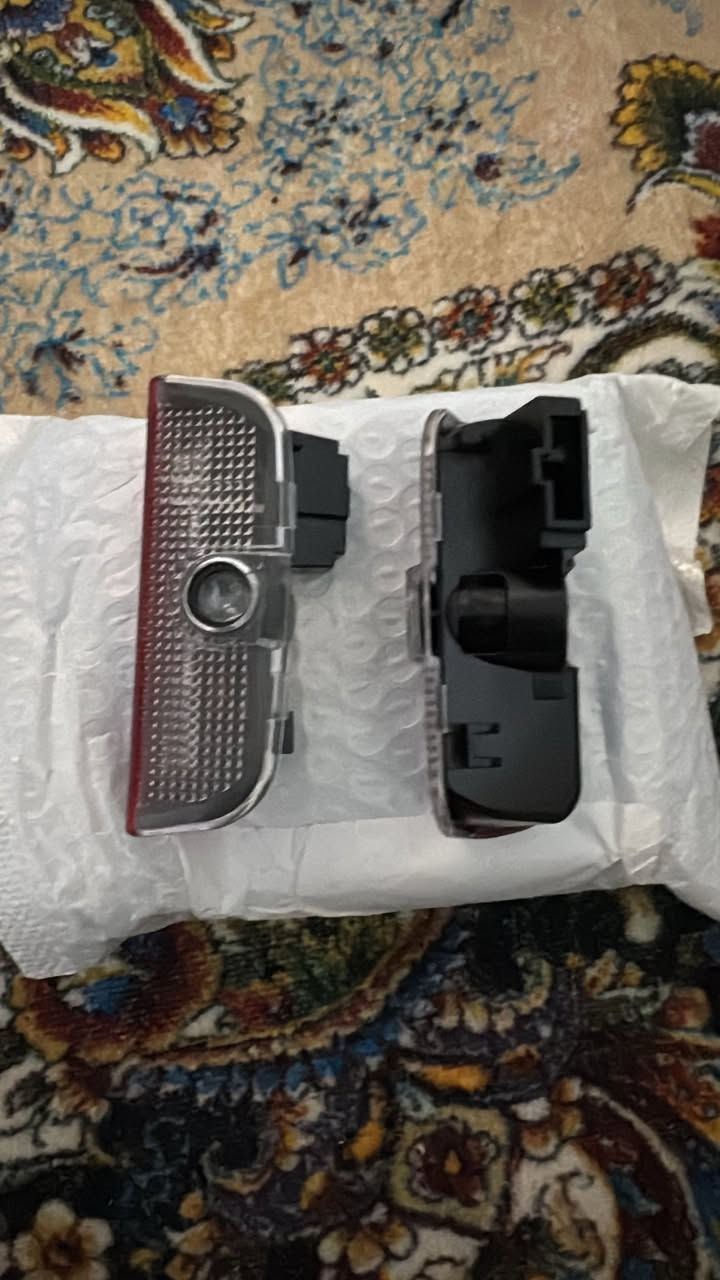هذا مصباح LED ترحيبي لباب السيارة، مصمم خصيصاً لإسقاط شعار فولكس فاجن (VW) على الأرض عند فتح الباب.


**إذا كنت صاحب هذا الإعلان وتريد حذفه لأي سبب، رجاءا أرسل رسالة إلى الدعم الفني**