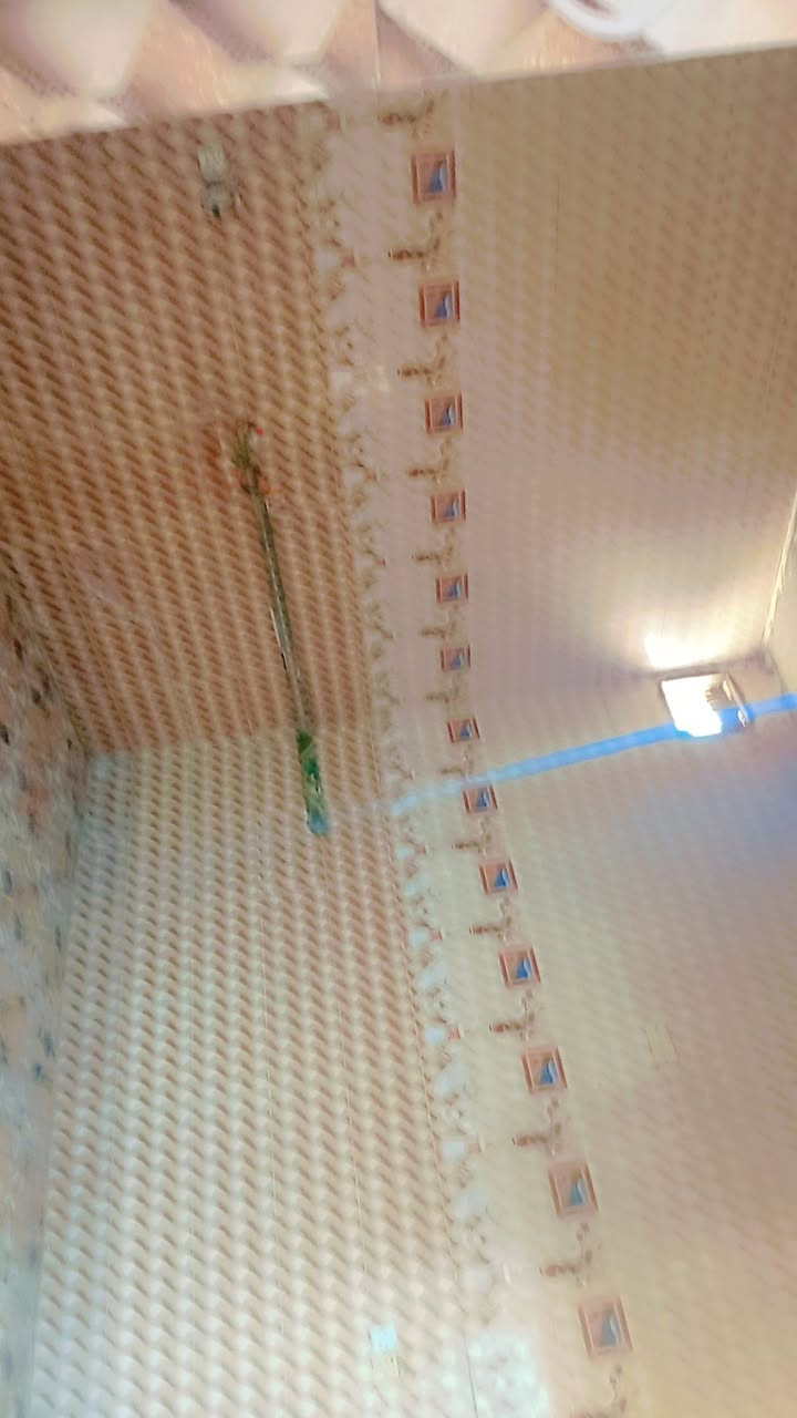 السلام عليكم بيت للبيع في شارع نفط طابو زراعي مشمول بتطويب متوفرجميع الخدمات  مساحه  240يتكون من غرفتين ٤ب٦وهول ٤ب٦وستقبال ٨ب٤ومطبخ ٤ب٤وصحيات داخل وخارجيات ستفسار***********
