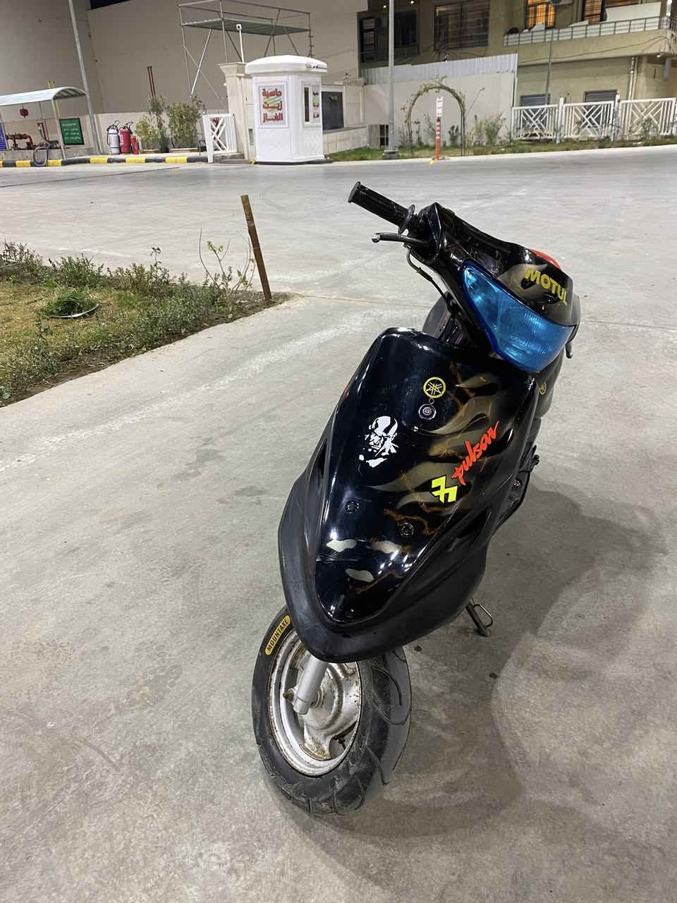 سلام عليكم 
ماكس قچمه للبيع
مكينه ٥٥ رجعتها بلادي٤٩ 
مكفول من قطرة تبخير او قطرة تنقيص دهن 
مكينه من جوه تخبل نضيفه كل خميس ابدل دهن 
عليها دبل خلفي رياضي مال تفصيخ من علي ماكس بل كفاح ومعروف علي ماكس بعد ولايت زنون من شركه سيزر كابريتر جديد من شركه اطلس ومعروفه الشركه ( كابريترها موجود وكلشي ما بي ) جاملغ داخلي رياضي طياري صونده وقاعدة صونده تزويد سلف ٥٥ عفته ما بدلته الدراجه على وضع البلاد ترايك ل ديالى وكافله من سرقه وعشاير بيناتنا المكاتبه 
مكاني بغداد الاعضميه سبع بكار *********** سعر ٤٥٠ جيب فيتر وافحص
