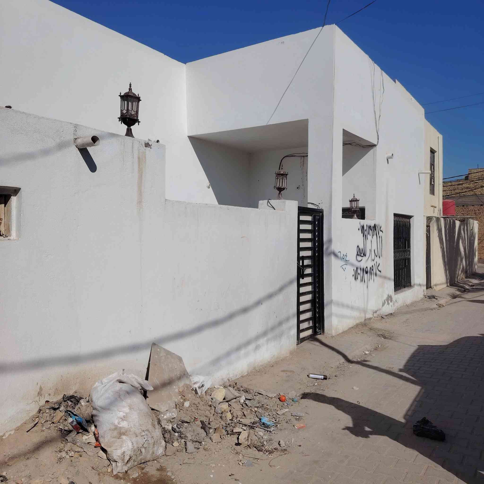 دار للبيع حي الامين
مساحة 125 متر

غرفتين + صاله + مطبخ + استقبال

لاستفسار 

***********
