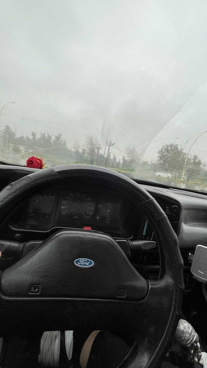 فورد سكوربيو للبيع مستعجل محرك قبغ اسود اخرس طخم نص داخل جديد بلادي وايرمنيه كلها شغاله من دعاميه لدعاميه قفل مركزي بصمه جديده تبريد ثلج جديد طخم تايرات جديد قبل سبوعين شديتهم ترايك لبغداد سياره مالبيت كلش حلوه وناعسه  ***********

