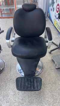 كراسي حلاقه للبيع واحدجديد والثاني بس جكو عاطل للتواصل  07518930373ثني...