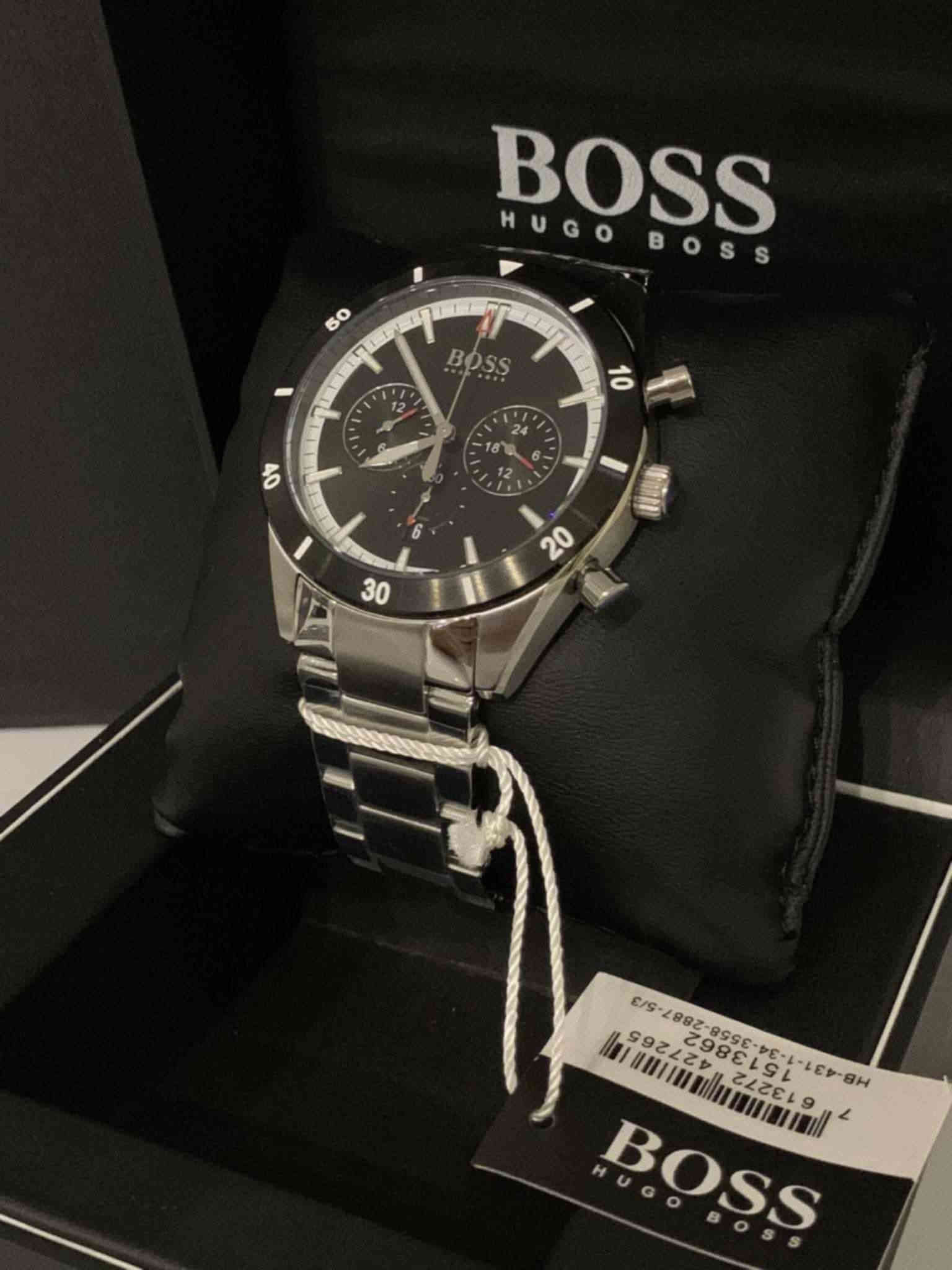 السلام عليكم.......
ساعة BOSS براند الماني بطارية مكينة ياباني 
نافذة للعرض التاريخ 
سناتر شغالة 
أميال وأرقام فسفوري 
نظام ٢٤ساعة 
القطر ٤٤
مقاوم للماء ٥٠م 
سير حديد ستانلس ستيل معلم 
جديد غير مستعمل مع العلبة الاصلية وبطاقة الضمان 
السعر ١٠٠الف 
يوجد توصيل ***********
