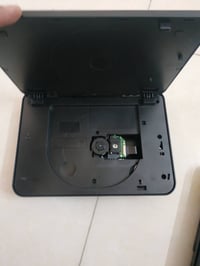 شاشة • مشغل أقراص • يشتغل بالسيارة والكهرباء