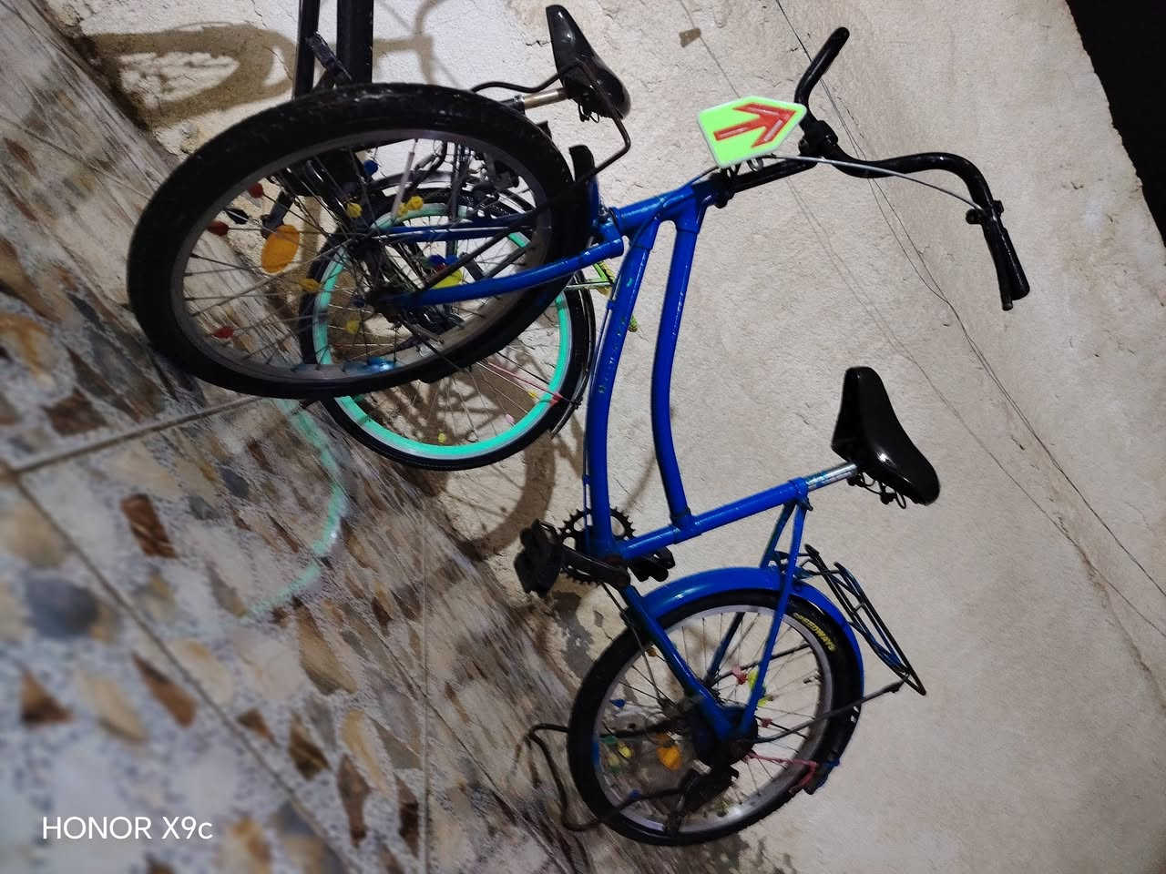 بايسكل  مستعمل عدد ٢ للبيع بيهن الازرك مكطوع الزنجيل والأسود نقص شغلات بسيطه بس شغال حله طهمازيه
*********** او المراسله ع الصفحه السعر خاص
