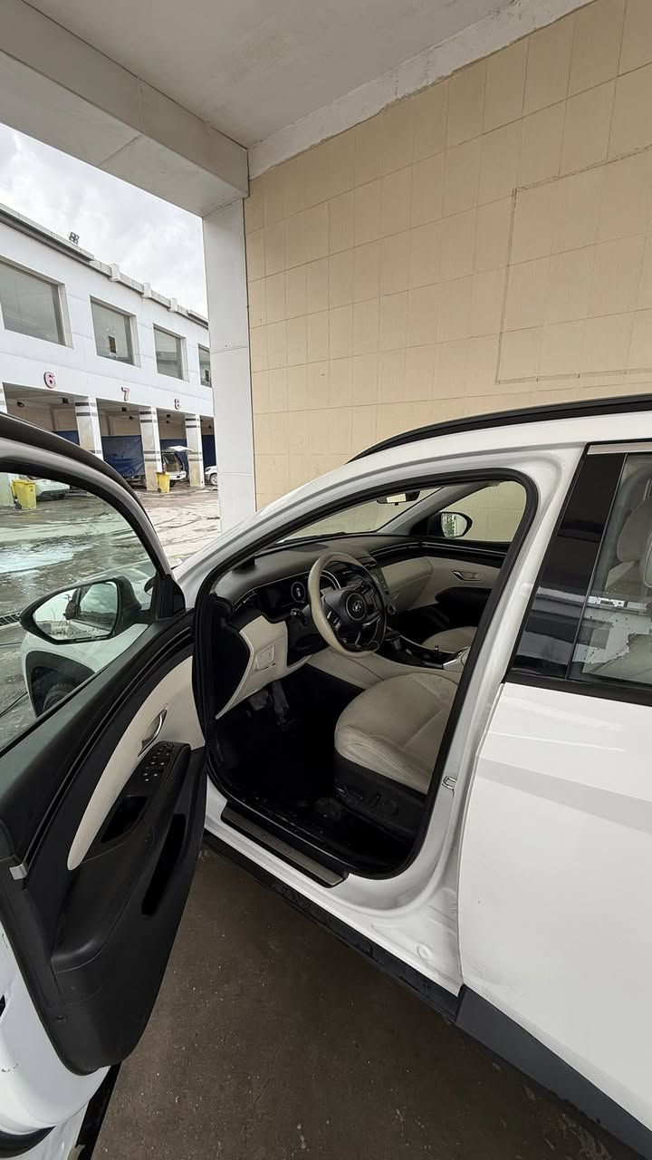 السلام عليكم
توسان 2023 خليجي 

ماشية (51,000) 

الرقم بصرة 

بيها بارد بالباب الي خلف السايق و باب السايق شوي 

السعر المطلوب 210$

$21,000

شدتين و عشرة اوراق 

***********
