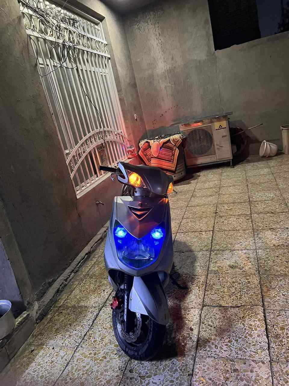 السلام عليكم فحل كوري  خطين   دراجة خير من الله مكينة مكفولة شلعة معدل حلوة كهربائيات كلها شغالة ماعدة عداد سرعة كفرات بلادية ختم واحد الله شاهد دراجة ماتعبك  مكاني بغداد شعب حي الجزائر *********** سعر 775 وبيهة مجال
