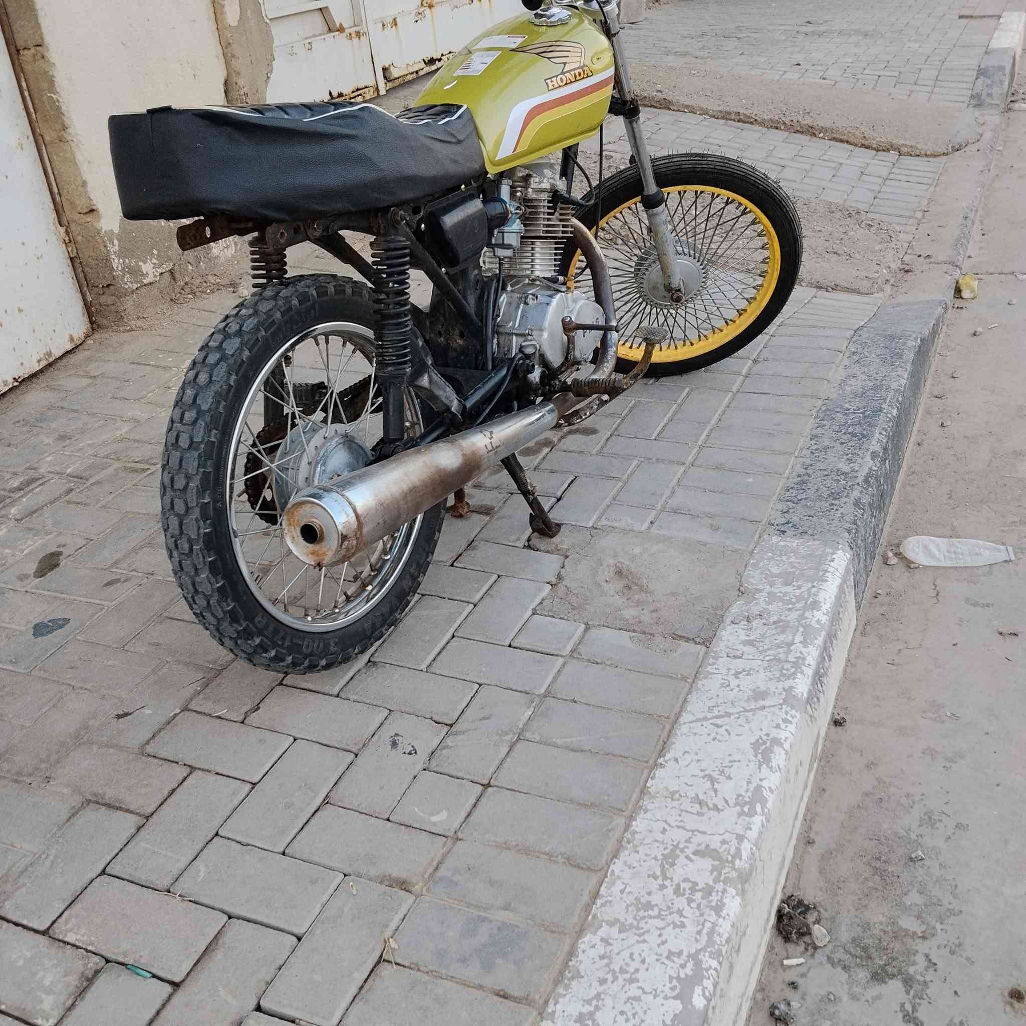 سلام عليكم دراجه اربعه كير 

مفتوحه تاير جديد امامي +كابريته جديده 
250 وبيها مجال *********** مكانه بصره 5ميل
