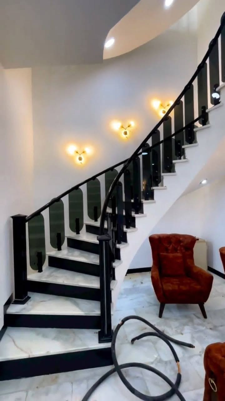 محجر المنيوم تركي بضمان 💯💯
نوع المقطع اولسان > والليبل ع المقطع موجود✅
وبأنواعه الدائري والمربع والزجاج ول ملكي ✅

كرسته وعمل ونقل وشد يعني ماكو اي اضافه ✅
تركي 💯💯 شركه اولسان

تتاكد من نوع المقطع واذا شفته مو تركي ومو نفس المواصفات المذكوره يرجع الكادر ولاتدفع اي دينار 
ملاحظة اذا عندك درج تريد تسويله محجر وتريد تعرف شكد يكلف بس صور الدرج مقطع فديو وارسلللنا على الصفحه او على الواتس ونحسبلك التكلفه بالزايد شكد يكلف ونرسلك الصور والموديلات 
خليك بل بيت 🏠 احنا نجيك ✅

مستعدون لتنفيذ كافه اعمال المحجرات للشركات والدوائر الحكوميه والاهليه وباسعار تنافسيه وكوادر ذو خبره عاليه 

لايك للصفحة👍 ليصلكم كل ماهو جديد 🆕
للتواصل ارسال رساله✉️ او الاتصال بنا  📞
***********
