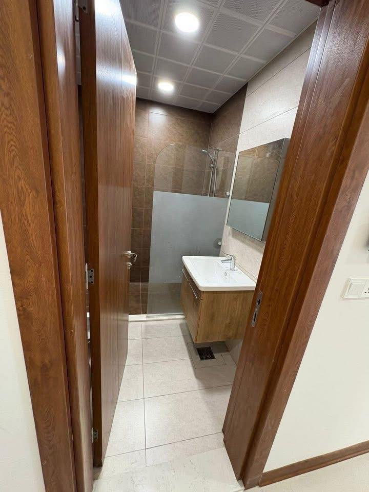 شقة للايجار مجمع الروان  مجاور كلية الرشيد 
R3 
ط4
 200متر 3 نوم 
  للاستفسار ***********
