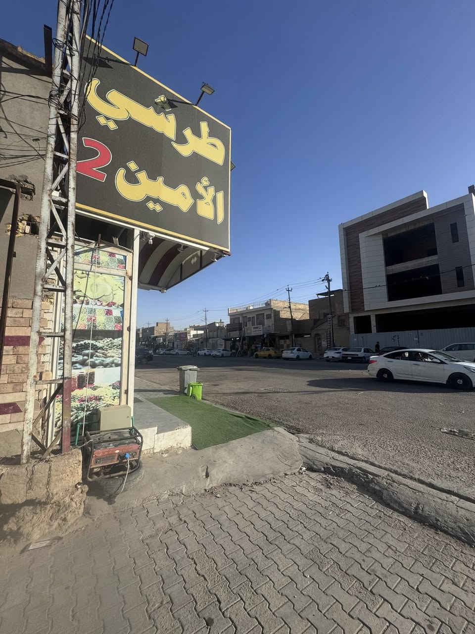 للبيع دار حي القادسيه شارع ٦ مفتوح على شارع الطياره ١٦٣م واجهه ٦ م نوص ثلاث غرف نوم وصاله واستقبال ومطبخ وطارمه قابل للسكن للاتصال *********** مجتبى معله او مراجعه مكتب ضي الحسن للعقار النجف الاشرف حي الزهراء شارع الكيات مقابل جامع الزهراء
