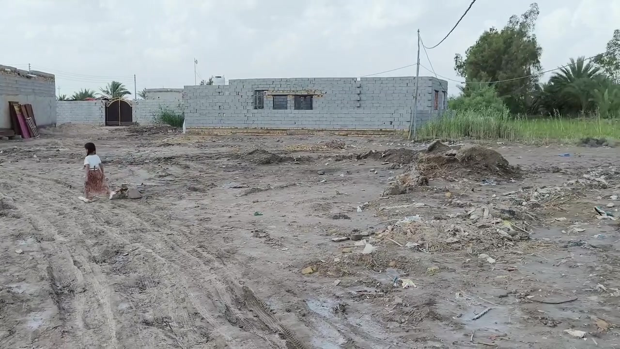 سلام عليكم قطعه زراعي  عله بعير خلف المدارس الصينيه نهايه تبليط وتنزل المساحه فوك 450 متر السعر 9 وبيها مجال لتواصل ***********او خاص
