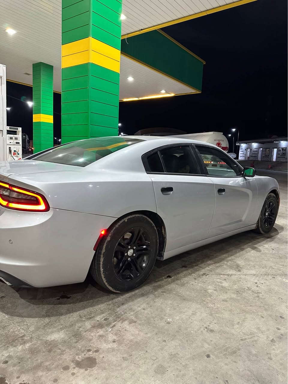 سلام عليكم شباب قبل كلشي السعر 210
دوج جارجر بعدهي بوضع الشركه 
الموديل2022 SXT
رقم اربيل دولي 
ماشيه90الف مايل وقابل للزياده 
لايت زنون ثلجي 
كشنات جلد +كهرباء
تخم تاير جديد
حداديه جديد
بلكات جديد 
نوزلات جديد
ادامه كامله مسويلها الاف ماتصرف عليها 
صور الحادث كدامك بيها صبغ بل صفحه ع كد الشخوط 
مكان السياره كربلاء 
للستفسار اكثر هاذ رقمي 
*********** كربلاء, العراق
