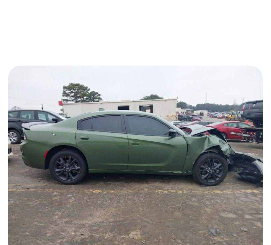 السلام عليكم شباب جارجر 2023فورويل بدون رقم ترقم جميع المحافظات منفيس بسمي 
حادثهه جاملغ وبنيد وتصليح بل شاصي بدون كص
ماشيه 46الف سياره بغداد رقم *********** 
السعر 205
