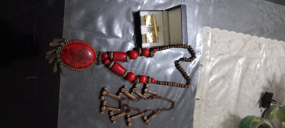 ياجماعة أنا عارض الاكسسوارات دى للبيع ممكن تساعدوني وحد يشتريهم بسعر مناسب


**إذا كنت صاحب هذا الإعلان وتريد حذفه لأي سبب، رجاءا أرسل رسالة إلى الدعم الفني**